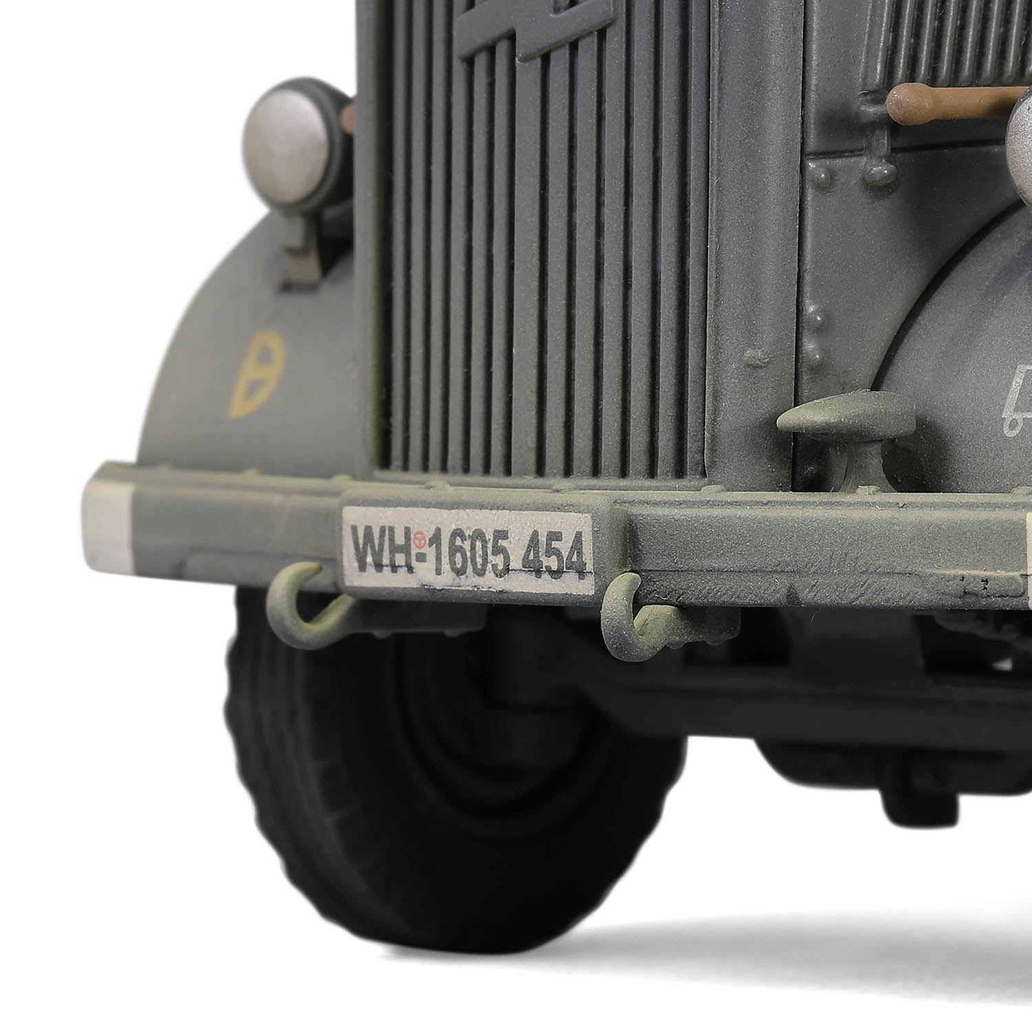 欧宝“闪电”3.6-6700A型Kfz.305救护卡车 (医疗舱白色涂装)